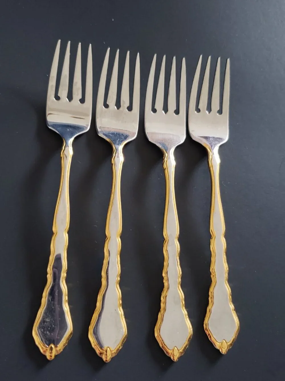Oneida GOLDEN ROYAL CHIPPENDALE Community Stainless Salad Fork 6 3/4